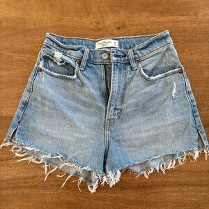 Mom Jean High Rise - Abercrombie and Fitch